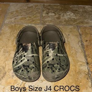 Boys Camo Crocs size J4